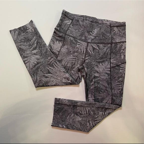 Lululemon Fast & Free Crop (19")
Kindred Spirit Alpine White Multi Size 6 - Picture 2 of 16